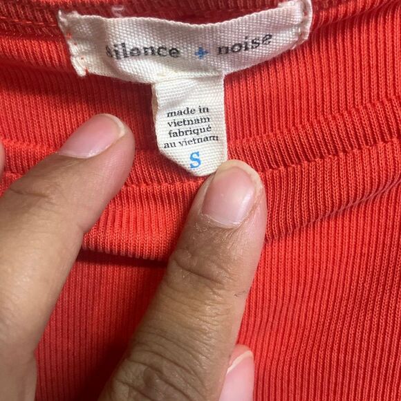 623. Silence + Noise Medium UO Orange off shoulder Ruched Long Sleeve Ribbed sem - Picture 5 of 5